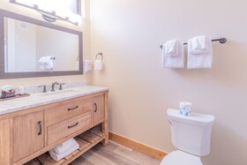 Coyote Mountain Lodge