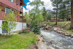 Ponderosa Lodge