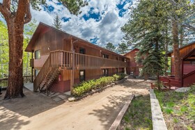 Ponderosa Lodge