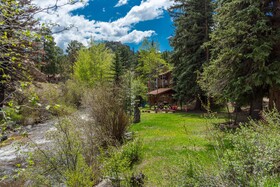 Ponderosa Lodge