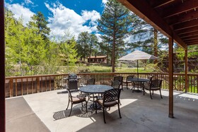 Ponderosa Lodge