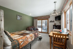 Ponderosa Lodge