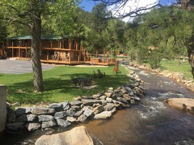 The 4 Seasons Inn