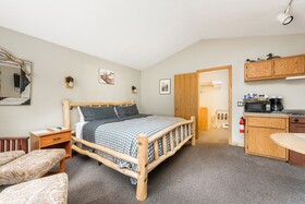 The 4 Seasons Inn