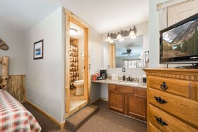The 4 Seasons Inn