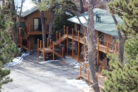 The 4 Seasons Inn