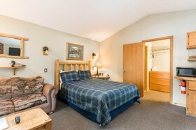 The 4 Seasons Inn