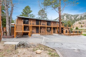 The 4 Seasons Inn