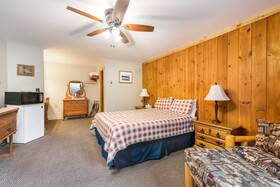 The 4 Seasons Inn