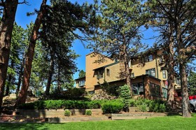 The Historic Crags Lodge