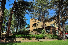 The Historic Crags Lodge