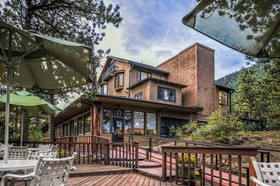 The Historic Crags Lodge
