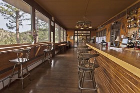 The Historic Crags Lodge