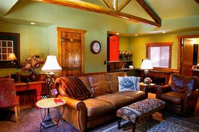 Highland Haven Creekside Inn