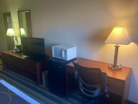 Super 8 by Wyndham Windsor