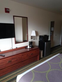 Super 8 by Wyndham Windsor