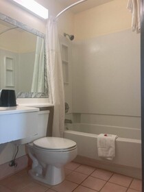 Super 8 by Wyndham Windsor