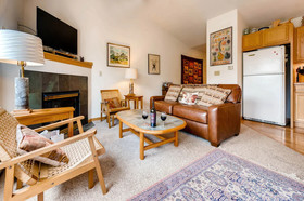 Lakepointe Court Town Homes by CRMR
