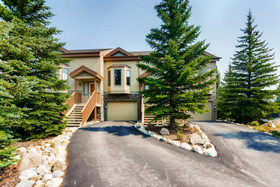 Lakepointe Court Town Homes by CRMR