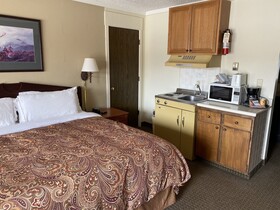Snowshoe Motel