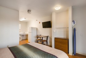 HomeTowne Studios Denver - Glendale/ Cherry Creek