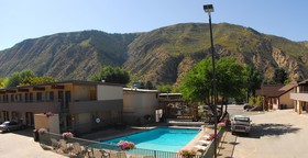 Caravan Inn