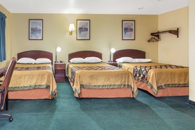 Super 8 by Wyndham Greeley