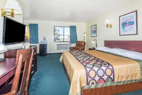 Super 8 by Wyndham Greeley