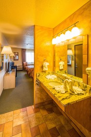 Alpine Inn & Suites