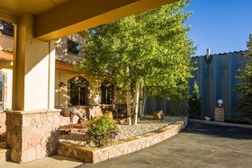 Alpine Inn & Suites