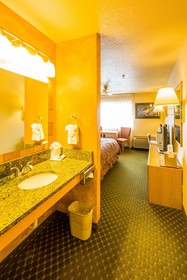 Alpine Inn & Suites