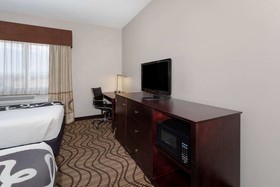 La Quinta Inn & Suites by Wyndham Henderson-Northeast Denver