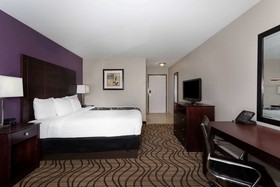 La Quinta Inn & Suites by Wyndham Henderson-Northeast Denver
