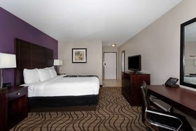 La Quinta Inn & Suites by Wyndham Henderson-Northeast Denver