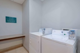 La Quinta Inn & Suites by Wyndham Henderson-Northeast Denver