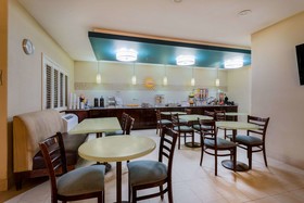 La Quinta Inn & Suites by Wyndham Henderson-Northeast Denver