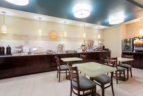 La Quinta Inn & Suites by Wyndham Henderson-Northeast Denver