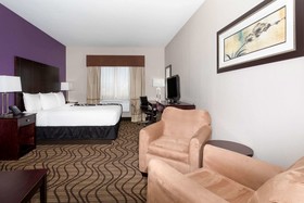 La Quinta Inn & Suites by Wyndham Henderson-Northeast Denver