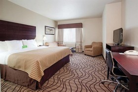 La Quinta Inn & Suites by Wyndham Henderson-Northeast Denver