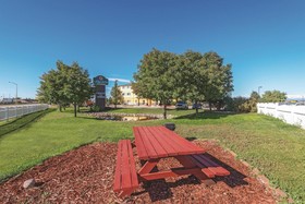La Quinta Inn & Suites by Wyndham Henderson-Northeast Denver