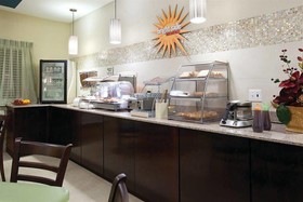 La Quinta Inn & Suites by Wyndham Henderson-Northeast Denver