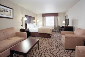 La Quinta Inn & Suites by Wyndham Henderson-Northeast Denver