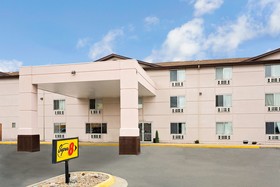 Super 8 by Wyndham Henderson North East Denver