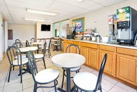 Super 8 by Wyndham Henderson North East Denver
