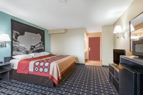 Super 8 by Wyndham Henderson North East Denver