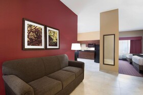 Best Western Plus Hudson Hotel & Suites