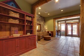 Arapahoe Lodge