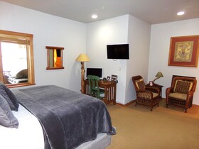 Arapahoe Lodge