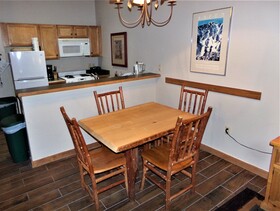 Arapahoe Lodge