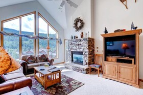Gateway Mountain Lodge